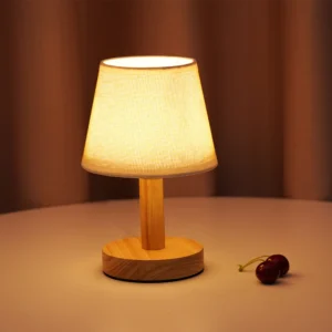 Đèn ngủ để bàn mang lại không gian ấm cúng 